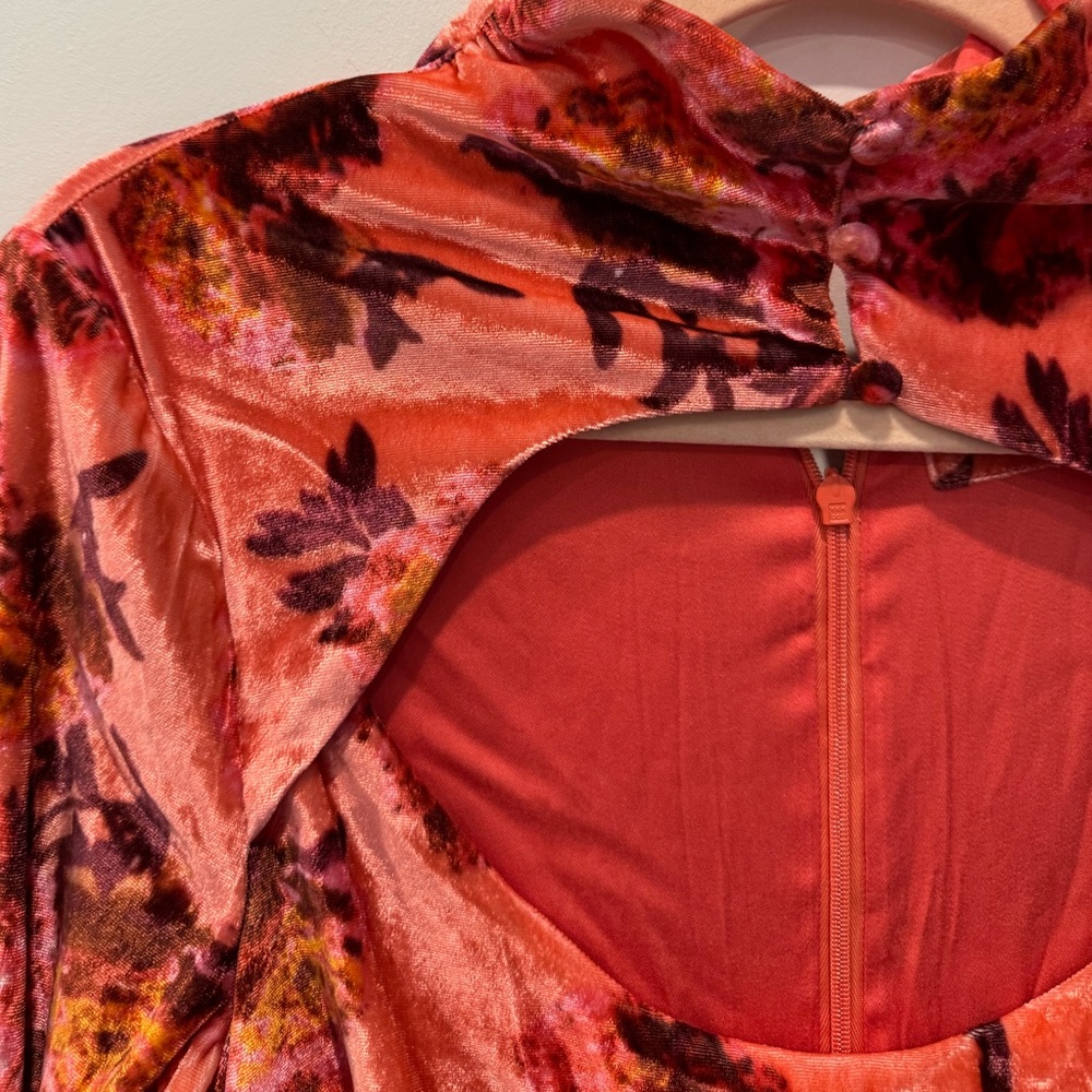 Floral Cutout Pink Dress - Picture 5 of 9